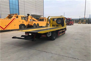 富拉尔基非事故拖车