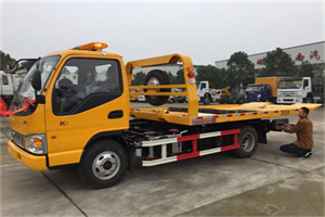 富拉尔基哪里有拖车服务