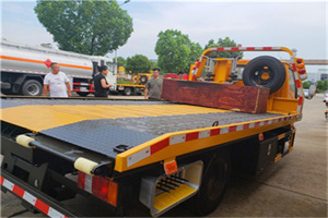 富拉尔基附近拖车电话号码服务