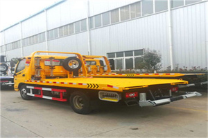 富拉尔基附近拖车救援搭电